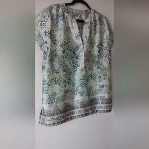 Chico's 2 (L) Green and White Patterned Polyester V-neck Blouse